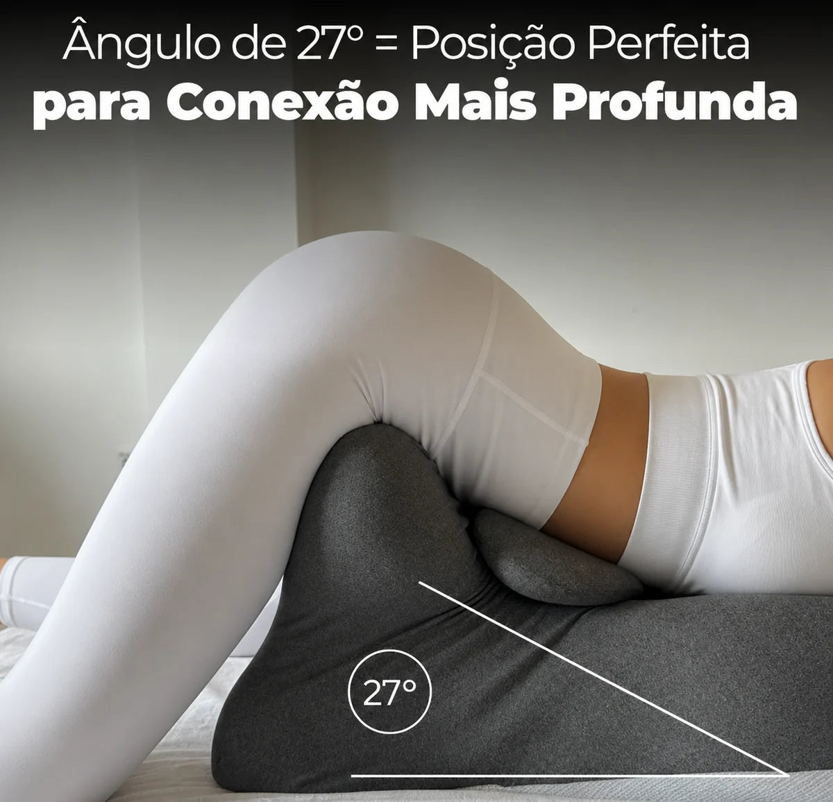 Travesseiro Alova posicionado sobre a cama, pronto para uso
